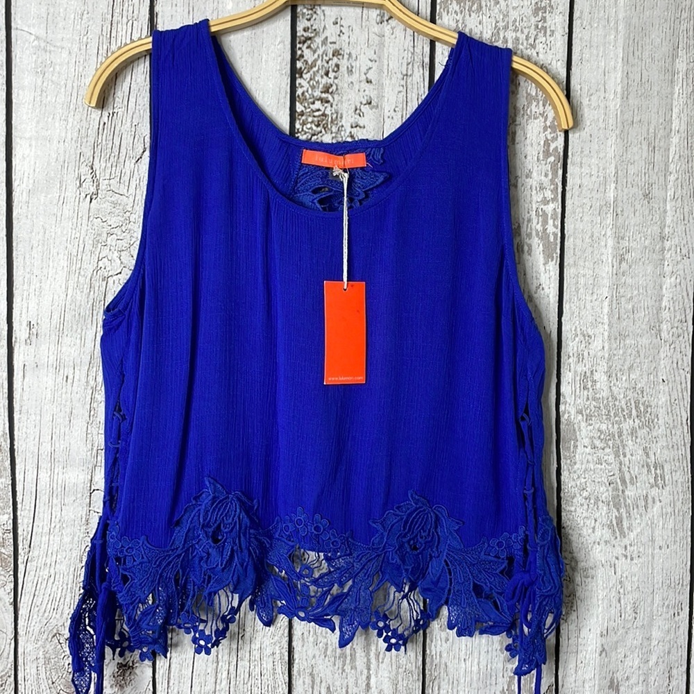 Lulumari tank top size medium. NWT.​​